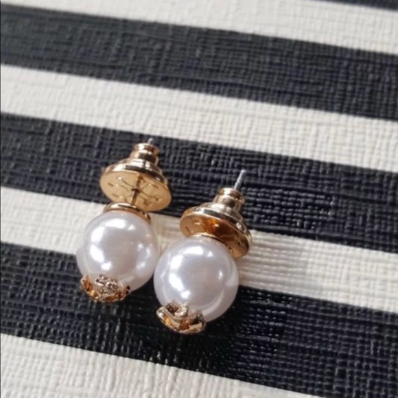 Tory Burch pearl earrings - Picture 3 of 3